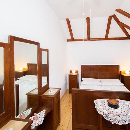 Holiday Home Burba คอมีชา ภายนอก รูปภาพ
